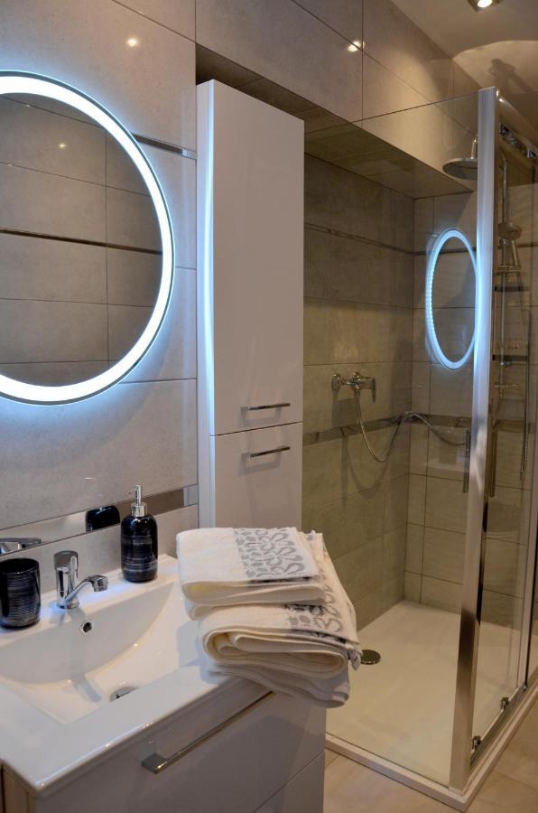 Apartament Deluxe 1 Oswiecim Bagian luar foto
