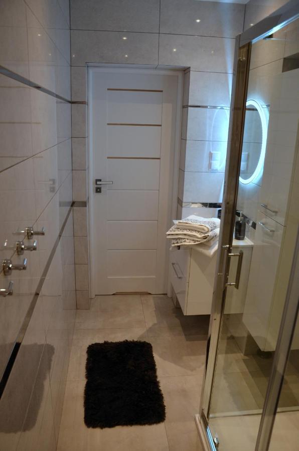 Apartament Deluxe 1 Oswiecim Bagian luar foto